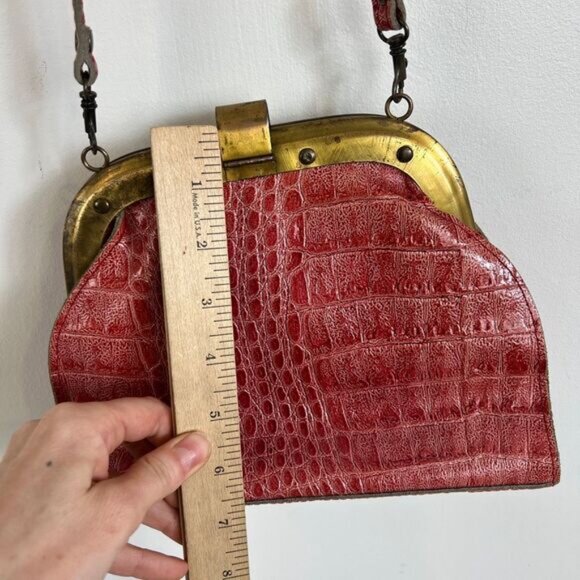 Vintage 70s 80s Red Genuine Leather Gold Metal Clasp Women's Crossbody Bag Purse - Picture 9 of 15